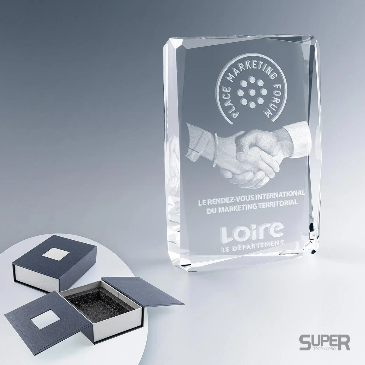 Trophée Facetté en verre personnalisé